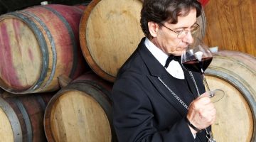 I trucchi da sommelier per stappare e servire il vino valorizzandolo